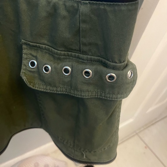 Army Green Social Collision Zipper Skirt - Picture 7 of 7